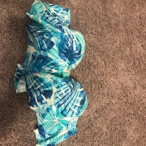 • Strapless Flowy Bikini Top